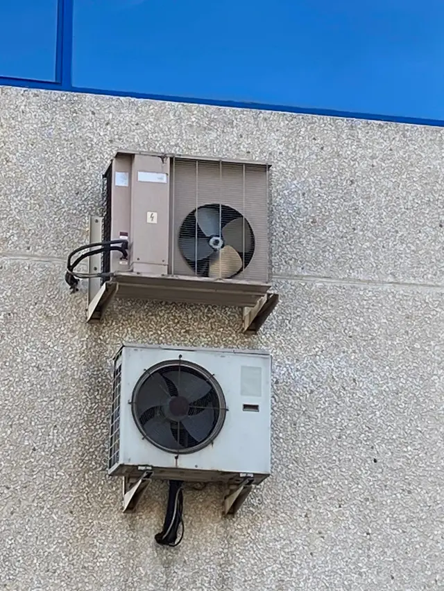 Unidad exterior marrón